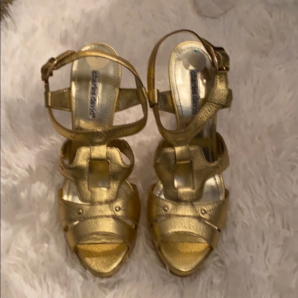 Gold pumps